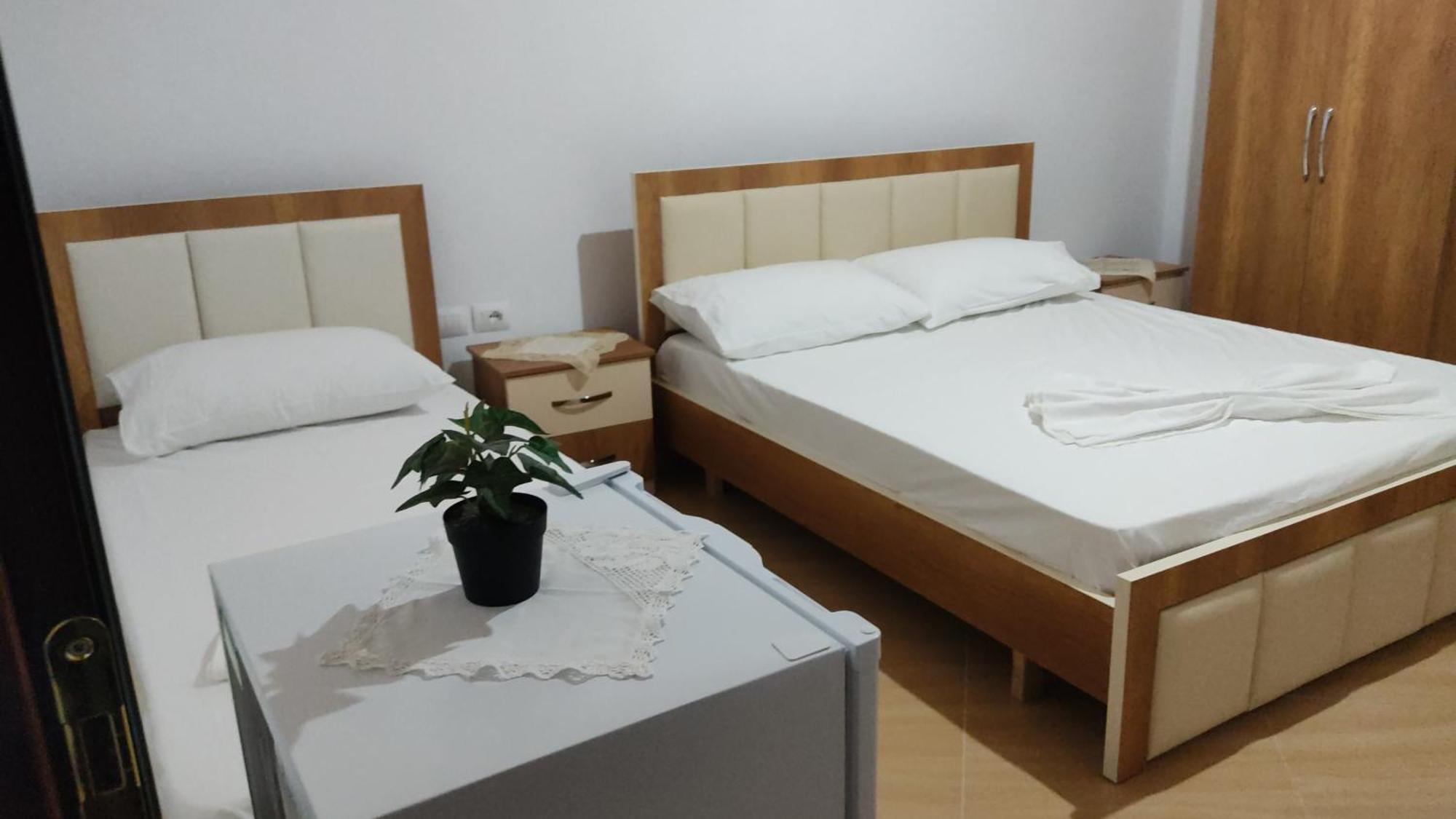 Dino Guest House Gjirokaster Ngoại thất bức ảnh
