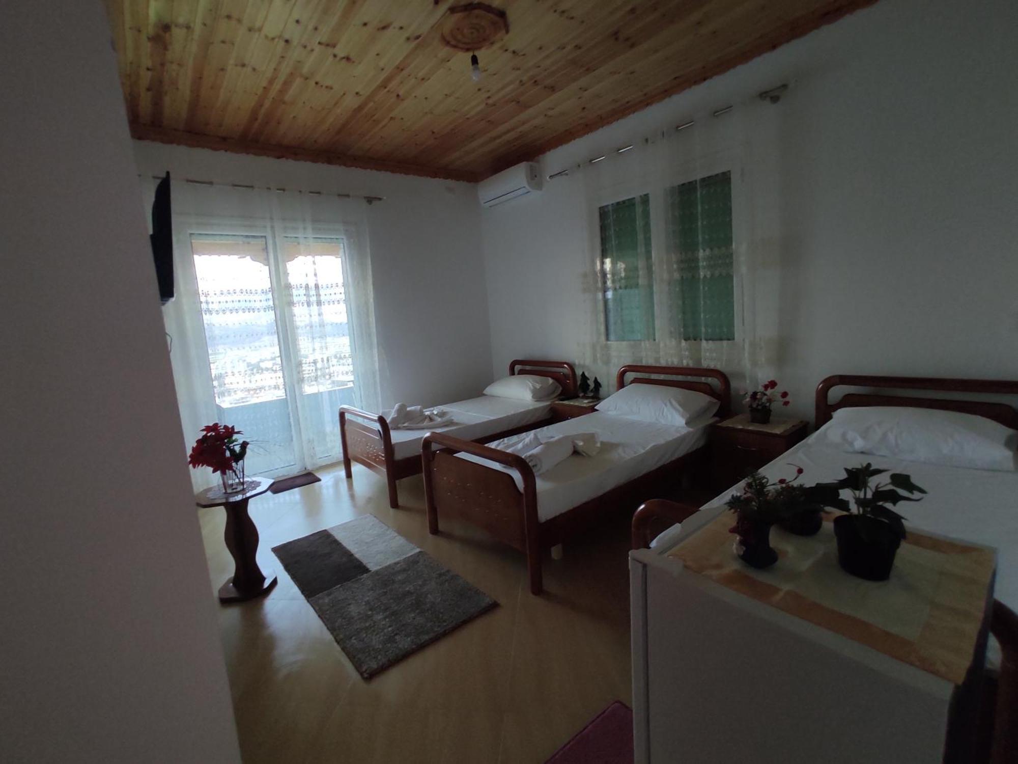 Dino Guest House Gjirokaster Ngoại thất bức ảnh